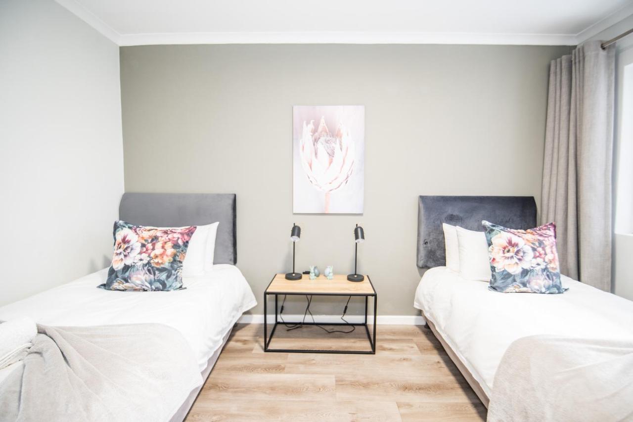 Two Greenpoint Mews With Back Up Power For Loadshedding Plettenberg Bay Kültér fotó